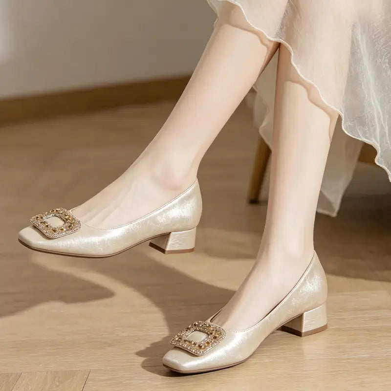 【35-40】Model Nou 2026 Pantofii office-chic cu cataramă din cristale. Înălțimea ideală pentru eleganță fără efort!