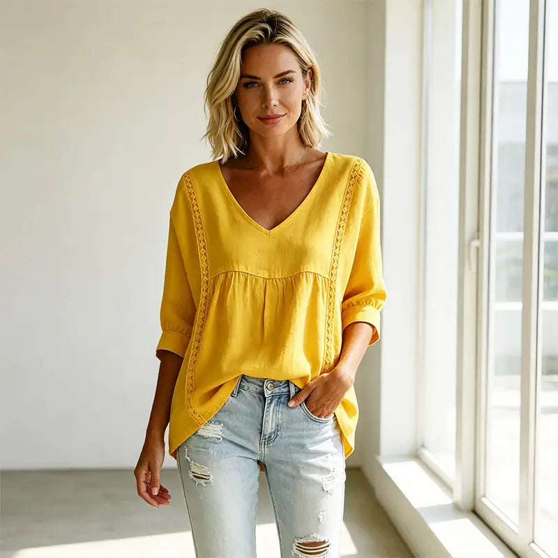 Bluză Boho-Chic de Vară cu Decolteu în V și Detalii Dantelate – Croială lejeră care ascunde imperfecțiunile și flatează orice siluetă!