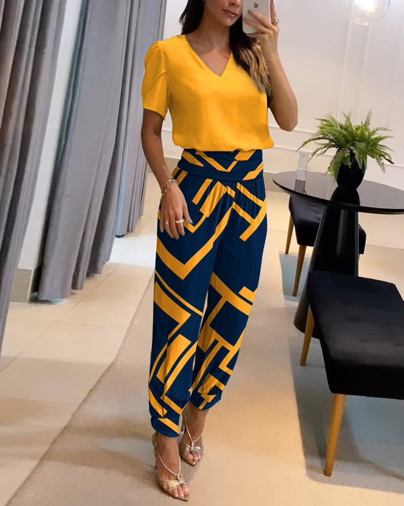 【Top+Pantaloni】 Costum casual de dama din doua piese cu modelSet din două piese de pantaloni cu mânecă scurtă cu decolteu în V imprimați pentru femei