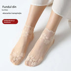 【🔥Cumpărați 5, primiți 5 gratuit】🧦【10 perechi】 Sosete subțiri anti-alunecare frumoase din dantelă invizibilă