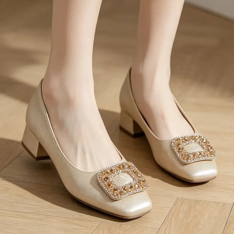 【35-40】Model Nou 2026 Pantofii office-chic cu cataramă din cristale. Înălțimea ideală pentru eleganță fără efort!